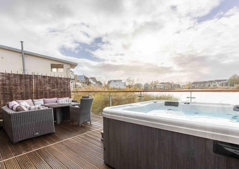 Otters Holt Villa Somerford Keynes Exterior photo