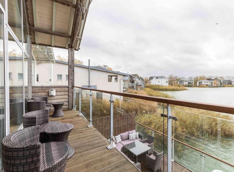Otters Holt Villa Somerford Keynes Exterior photo