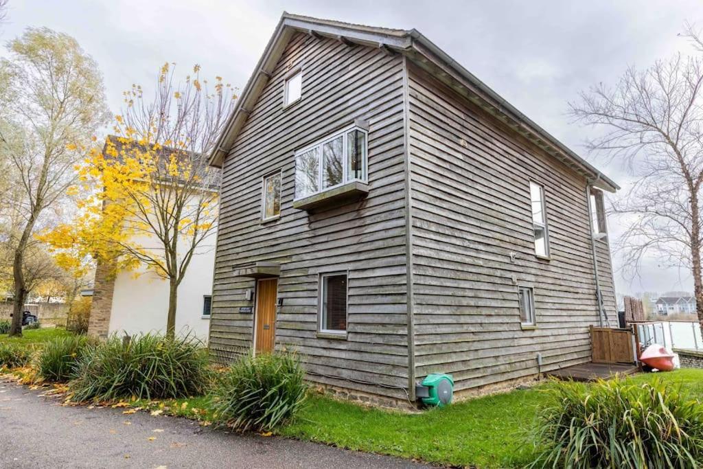 Otters Holt Villa Somerford Keynes Exterior photo