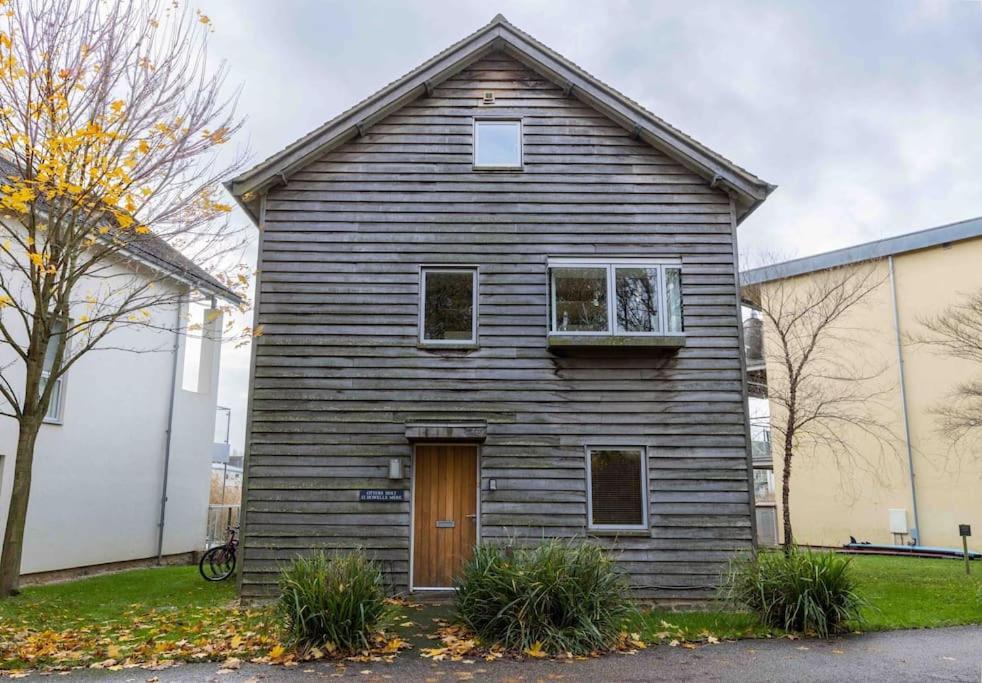 Otters Holt Villa Somerford Keynes Exterior photo