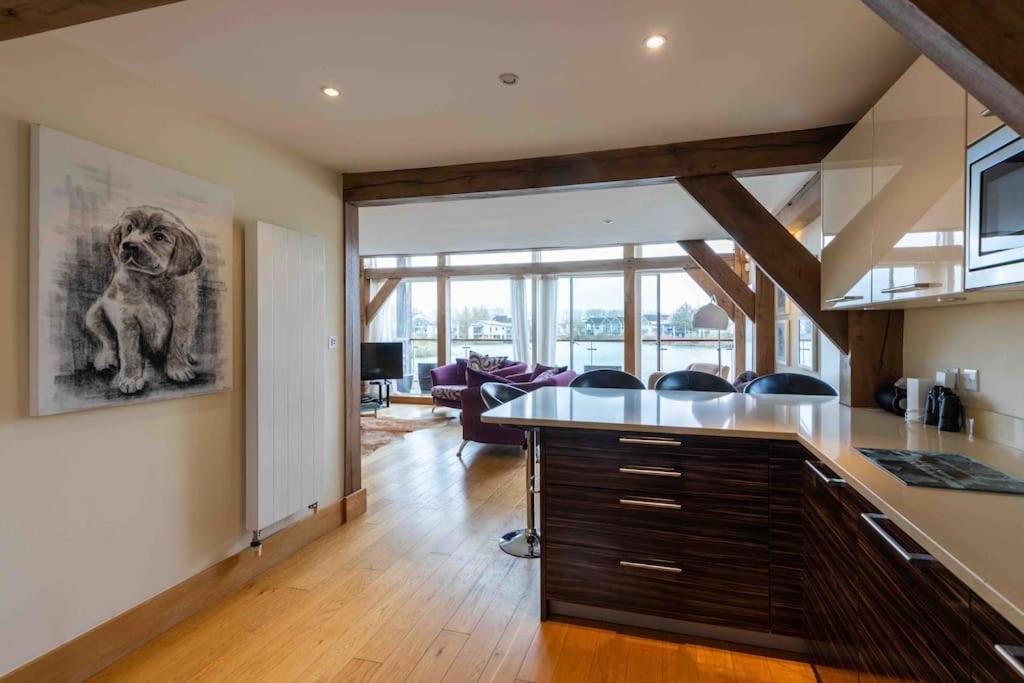 Otters Holt Villa Somerford Keynes Exterior photo